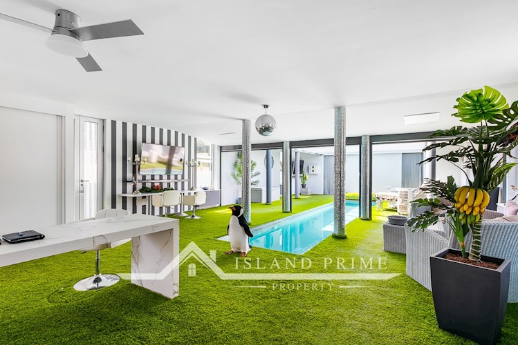 5 bed villa for sale in El Madronal