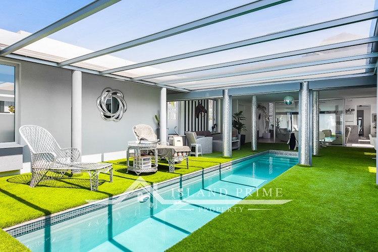 5 bed villa for sale in El Madronal