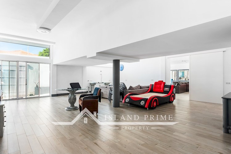 5 bed villa for sale in El Madronal