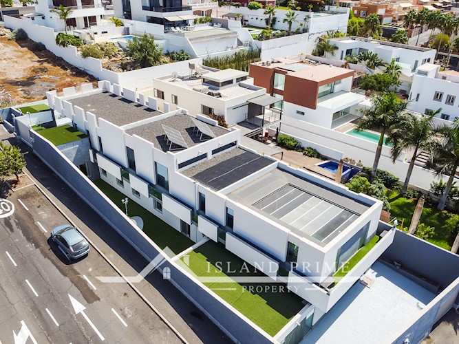 5 bed villa for sale in El Madronal