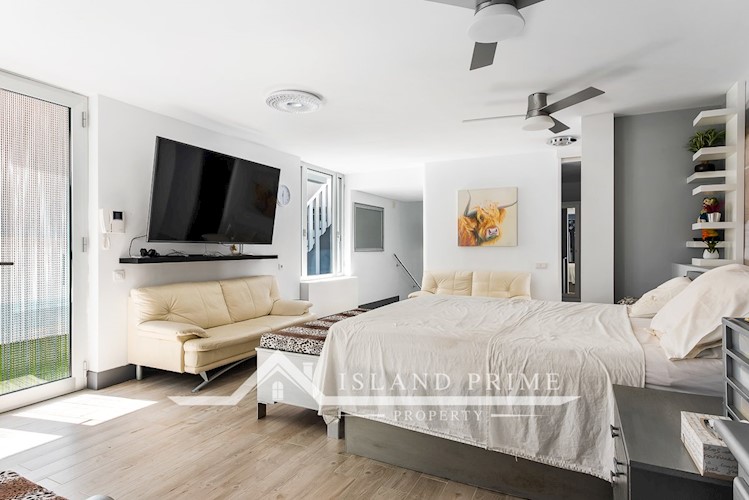 5 bed villa for sale in El Madronal