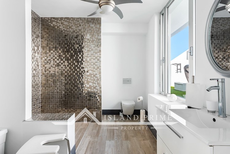 5 bed villa for sale in El Madronal