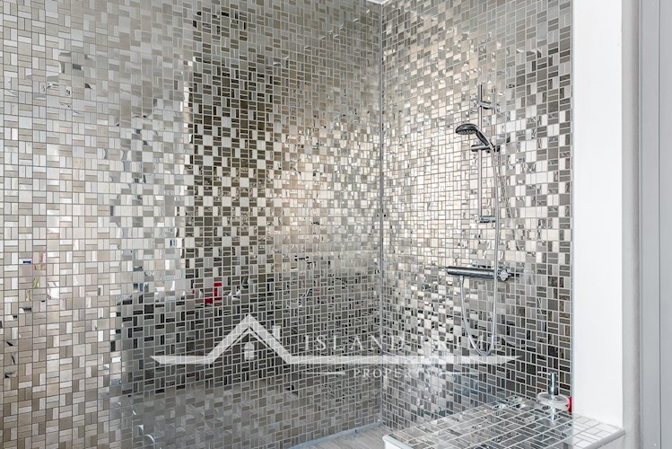 5 bed villa for sale in El Madronal