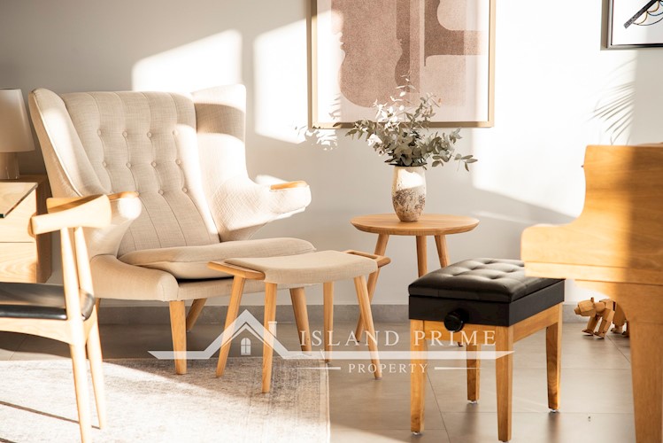 5 bed villa for sale in Arona