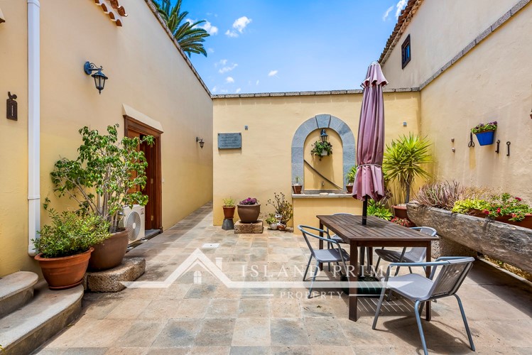 4 bed canarian house for sale in Granadilla
