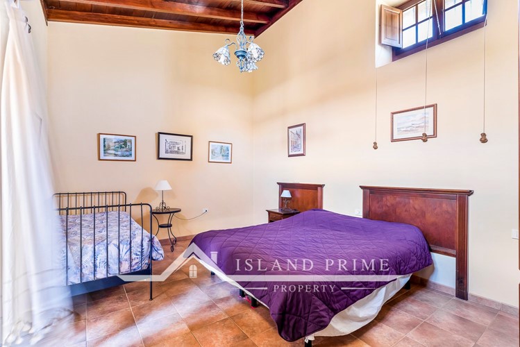 4 bed canarian house for sale in Granadilla