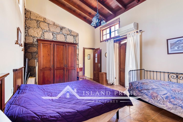 4 bed canarian house for sale in Granadilla