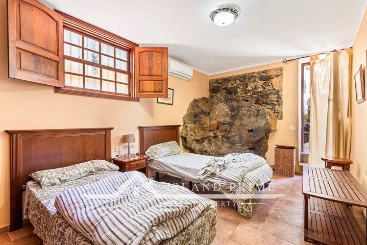 4 bed canarian house for sale in Granadilla