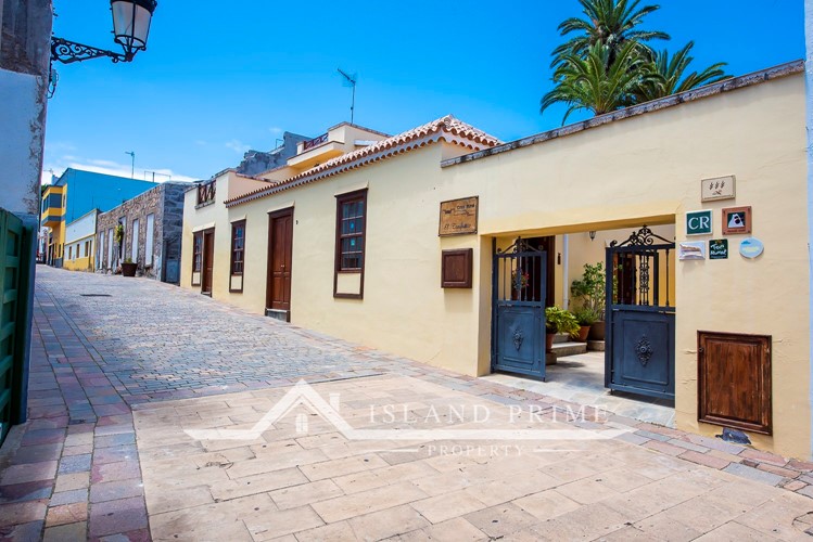 4 bed canarian house for sale in Granadilla