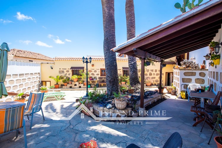4 bed canarian house for sale in Granadilla