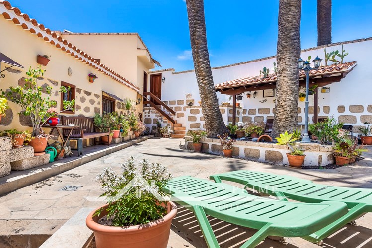 4 bed canarian house for sale in Granadilla
