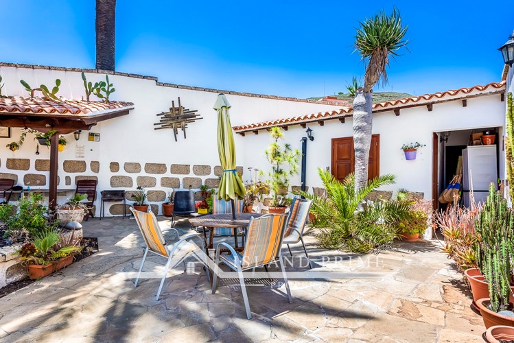 4 bed canarian house for sale in Granadilla