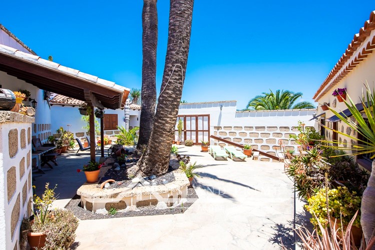 4 bed canarian house for sale in Granadilla