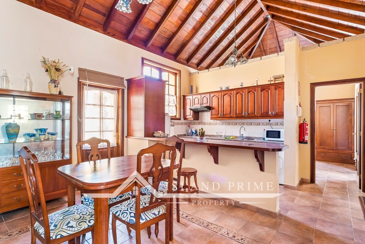 4 bed canarian house for sale in Granadilla