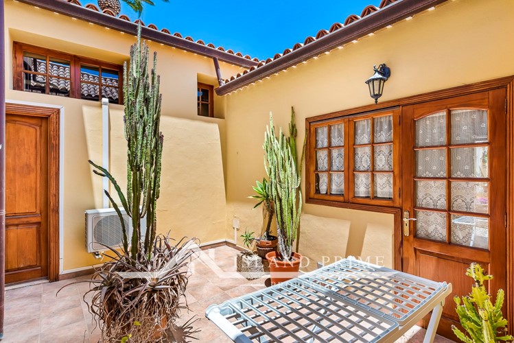 4 bed canarian house for sale in Granadilla