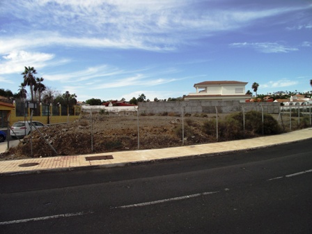 Building Plot For Sale in Golf del Sur