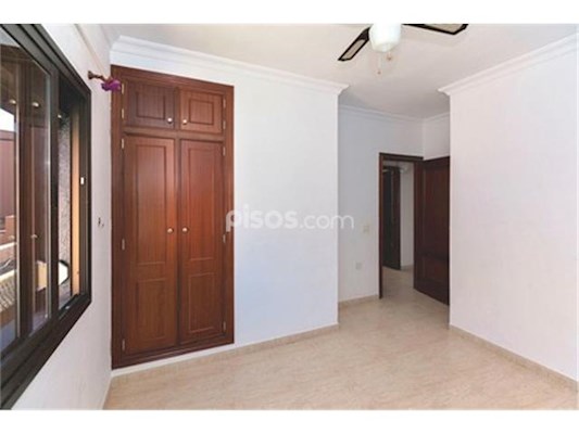 5 Bed Townhouse For Sale in El Galeon