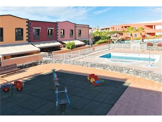 5 Bed Townhouse For Sale in El Galeon