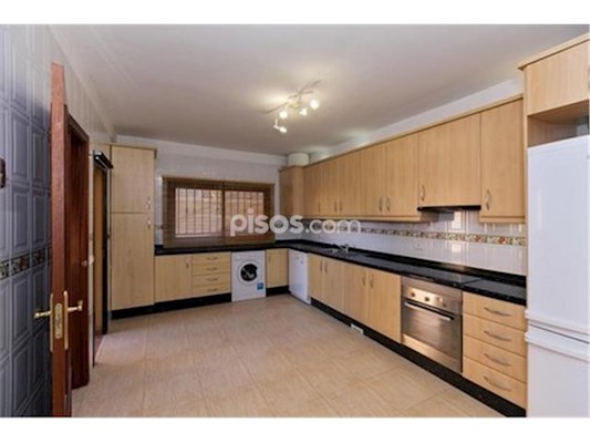 5 Bed Townhouse For Sale in El Galeon