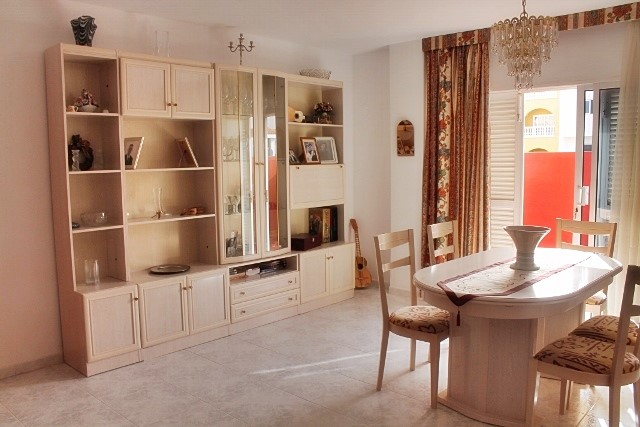 Parque de la Reina 5 Bed Detached House For Sale