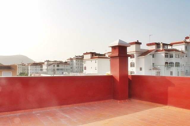 Parque de la Reina 5 Bed Detached House For Sale