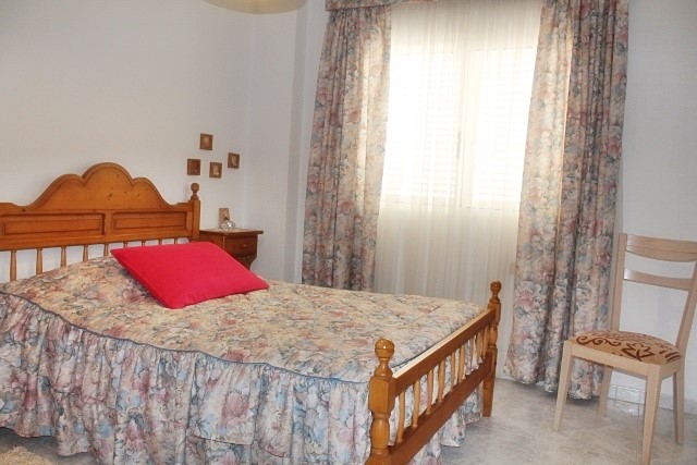 Parque de la Reina 5 Bed Detached House For Sale
