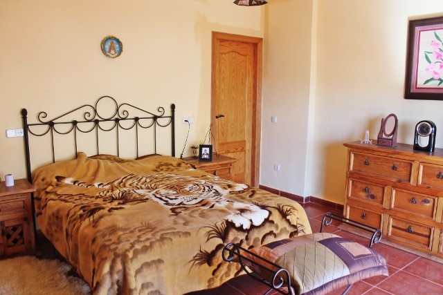Buzanada 5 Bed House For Sale