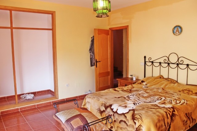 Buzanada 5 Bed House For Sale
