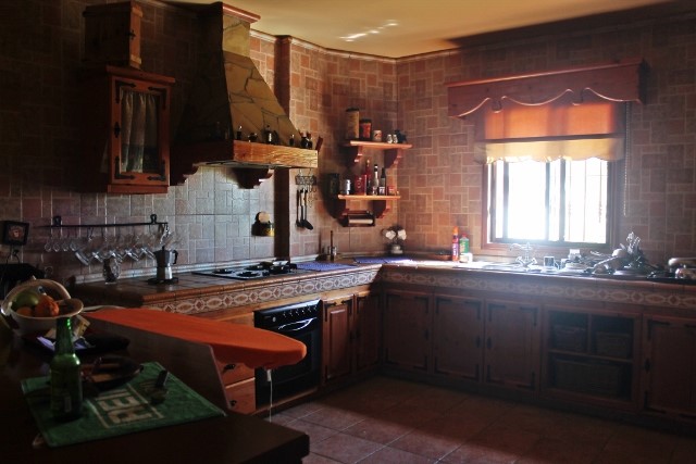 Buzanada 5 Bed House For Sale