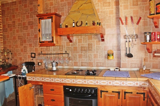 Buzanada 5 Bed House For Sale