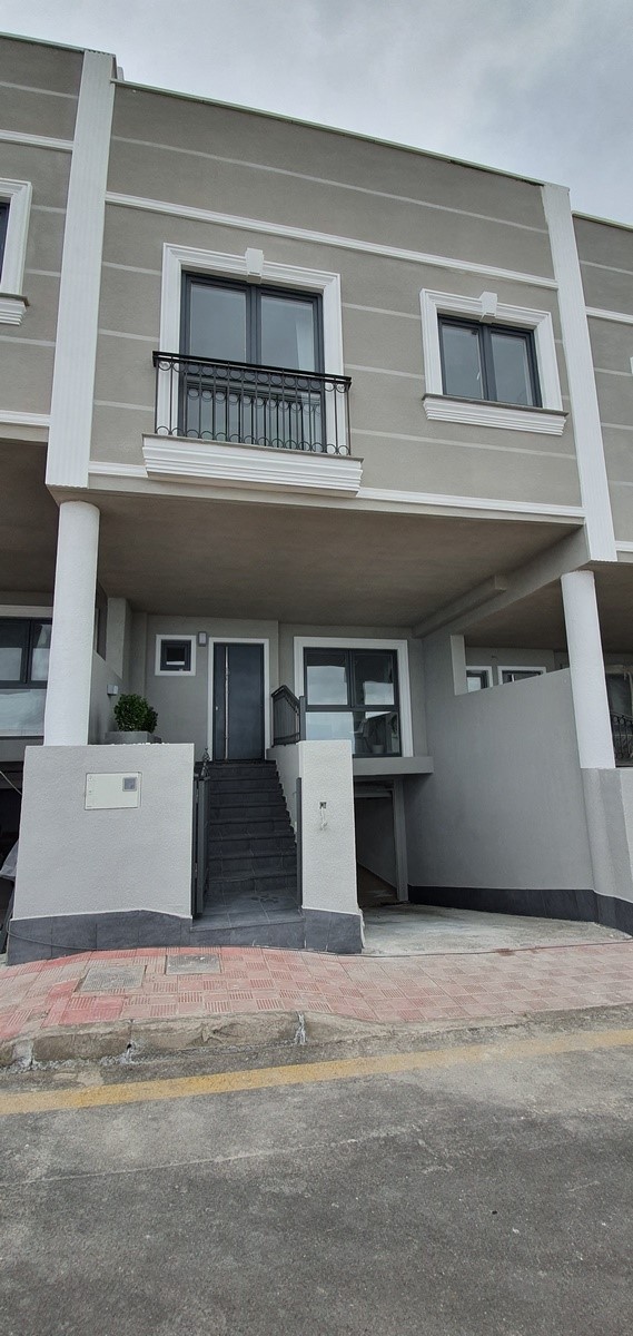 3 bed townhouse for sale in El Roque