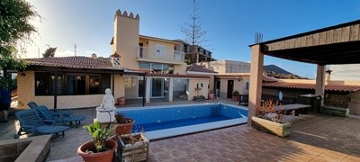 5 bed villa for sale in Palm Mar
