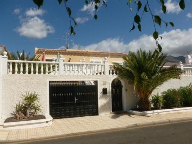 6 bed villa for sale in Callao Salvaje