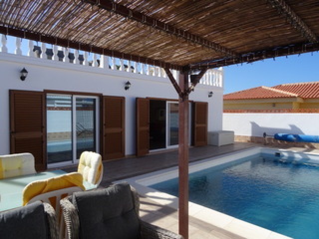 3 bed townhouse for sale in Callao Salvaje