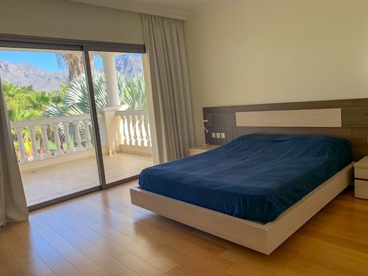 6 Bed Villa For Sale in Golf Costa Adeje