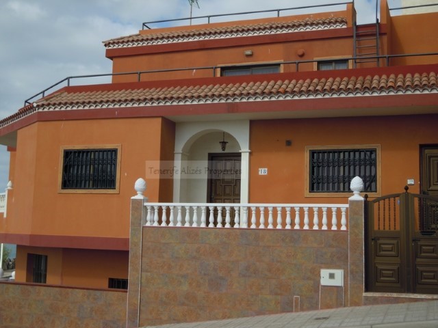 Detached House For sale in Los Abrigos, Tenerife