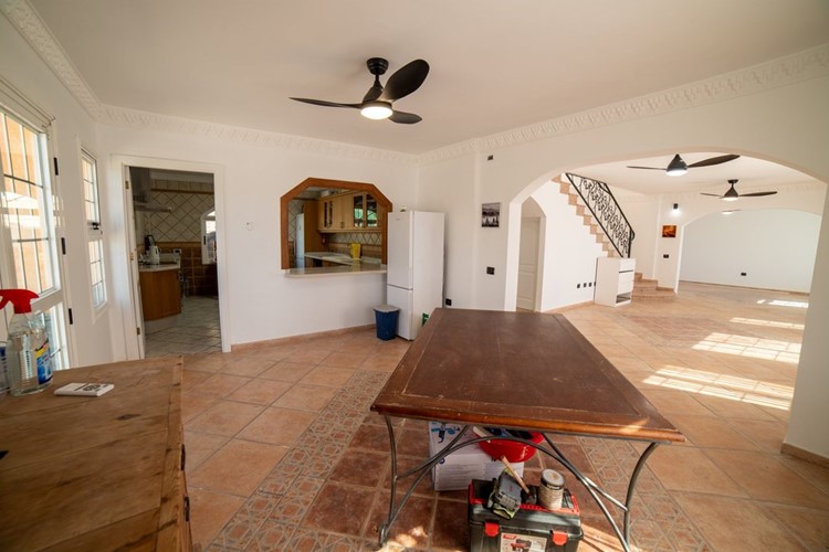 8 bed villa for sale in El Salto