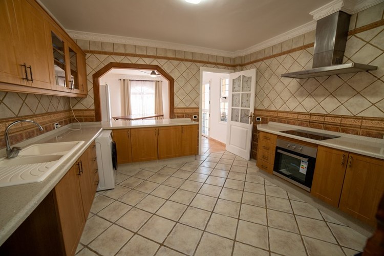 8 bed villa for sale in El Salto