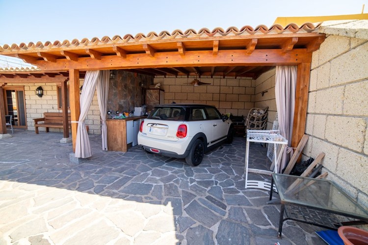 8 bed villa for sale in El Salto