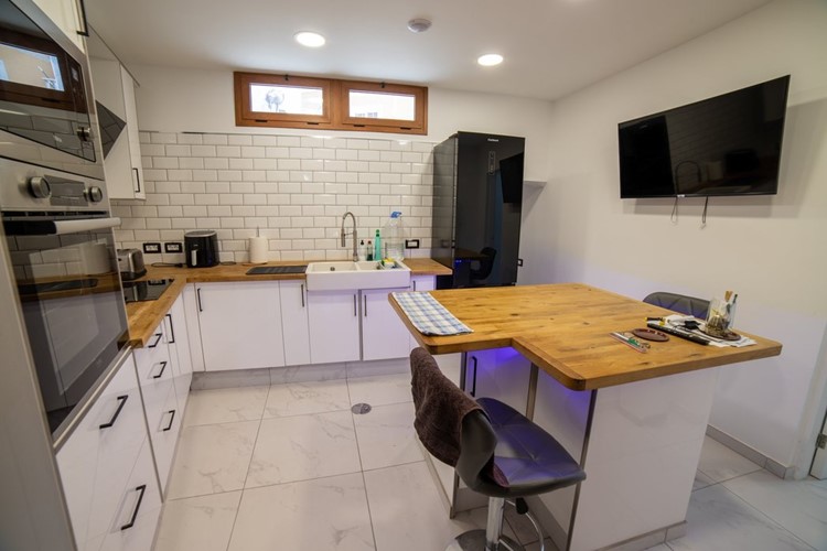 8 bed villa for sale in El Salto