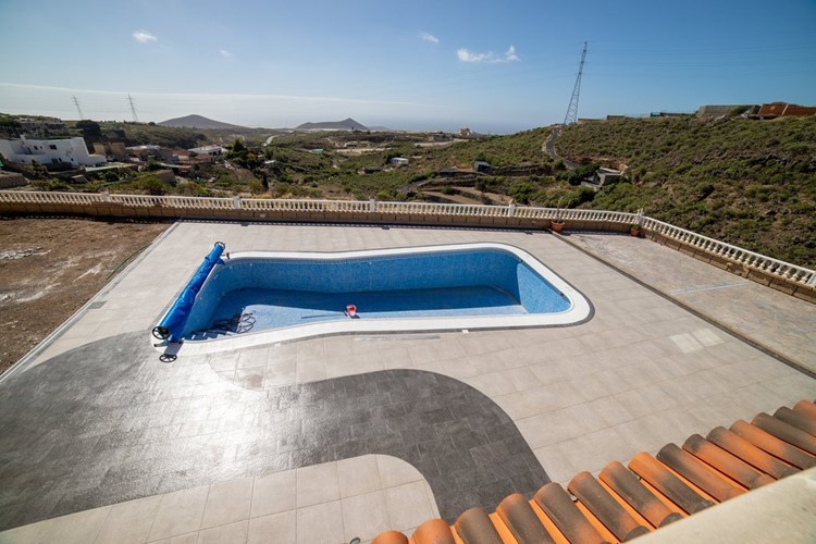 8 bed villa for sale in El Salto