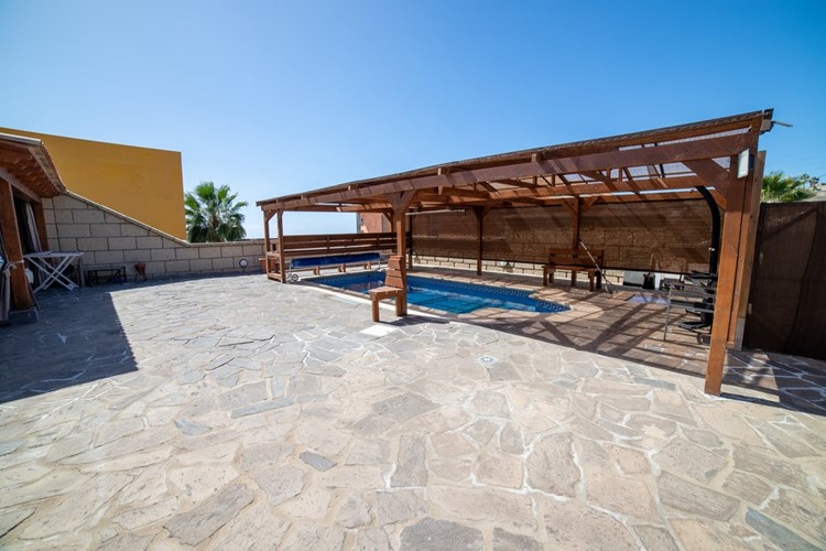 8 bed villa for sale in El Salto