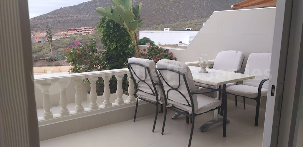 2 bed townhouse for sale in Roque del Conde