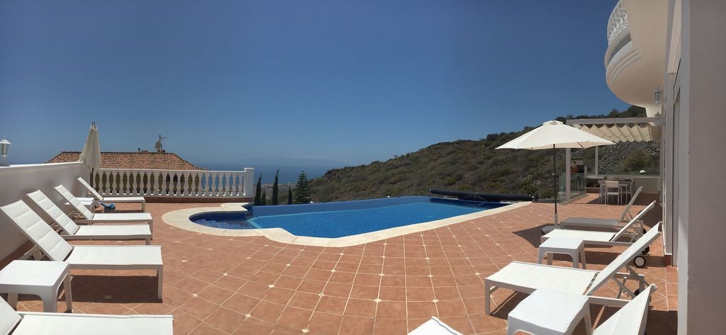 7 bed villa for sale in Torviscas Alto