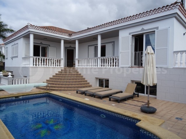 3 bed villa for sale in Callao Salvaje