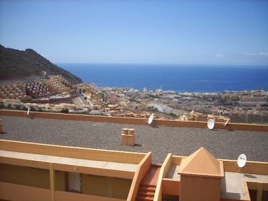 2 Bed Apartment For Sale in Roque del Conde