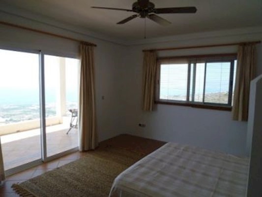 4 Bed Villa For Sale in Las Moraditas