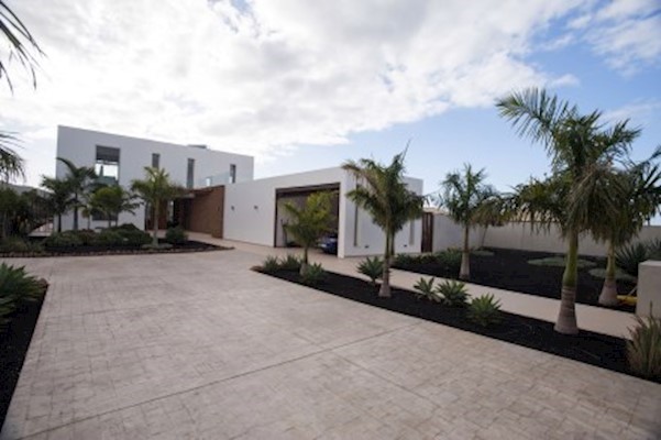 4 Bed Villa For Sale in La Caleta