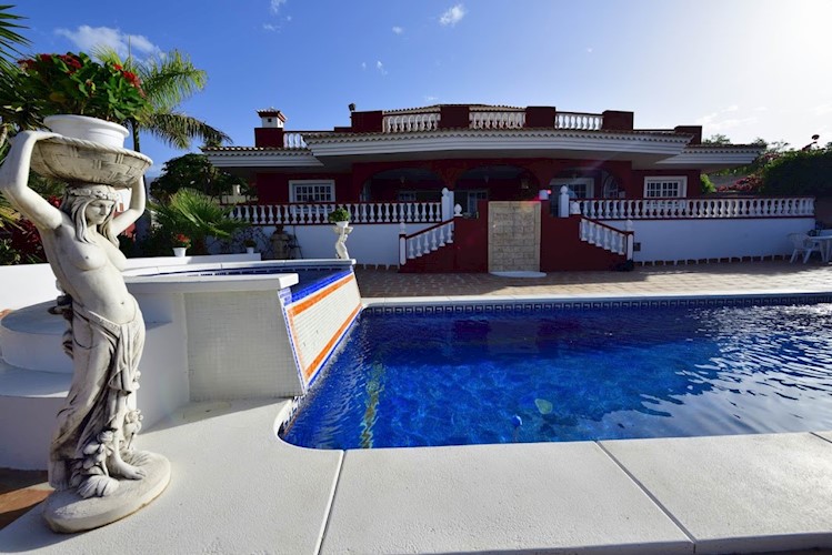 4 bed villa for sale in Playa Paraiso