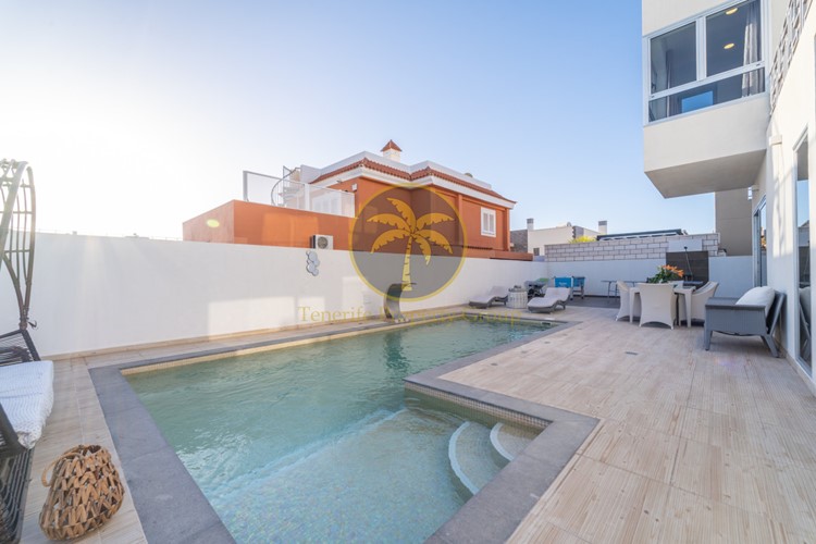3 bed villa for sale in Callao Salvaje